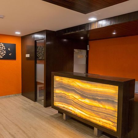Ahmedabad, Satellite Hotel Bagian luar foto