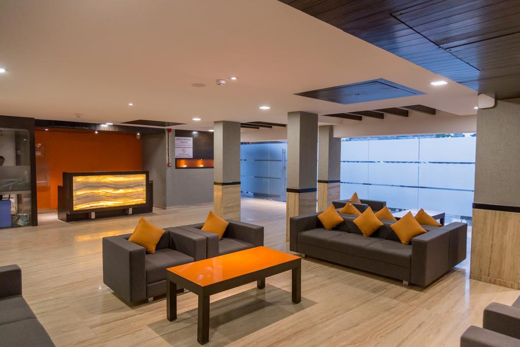 Ahmedabad, Satellite Hotel Bagian luar foto