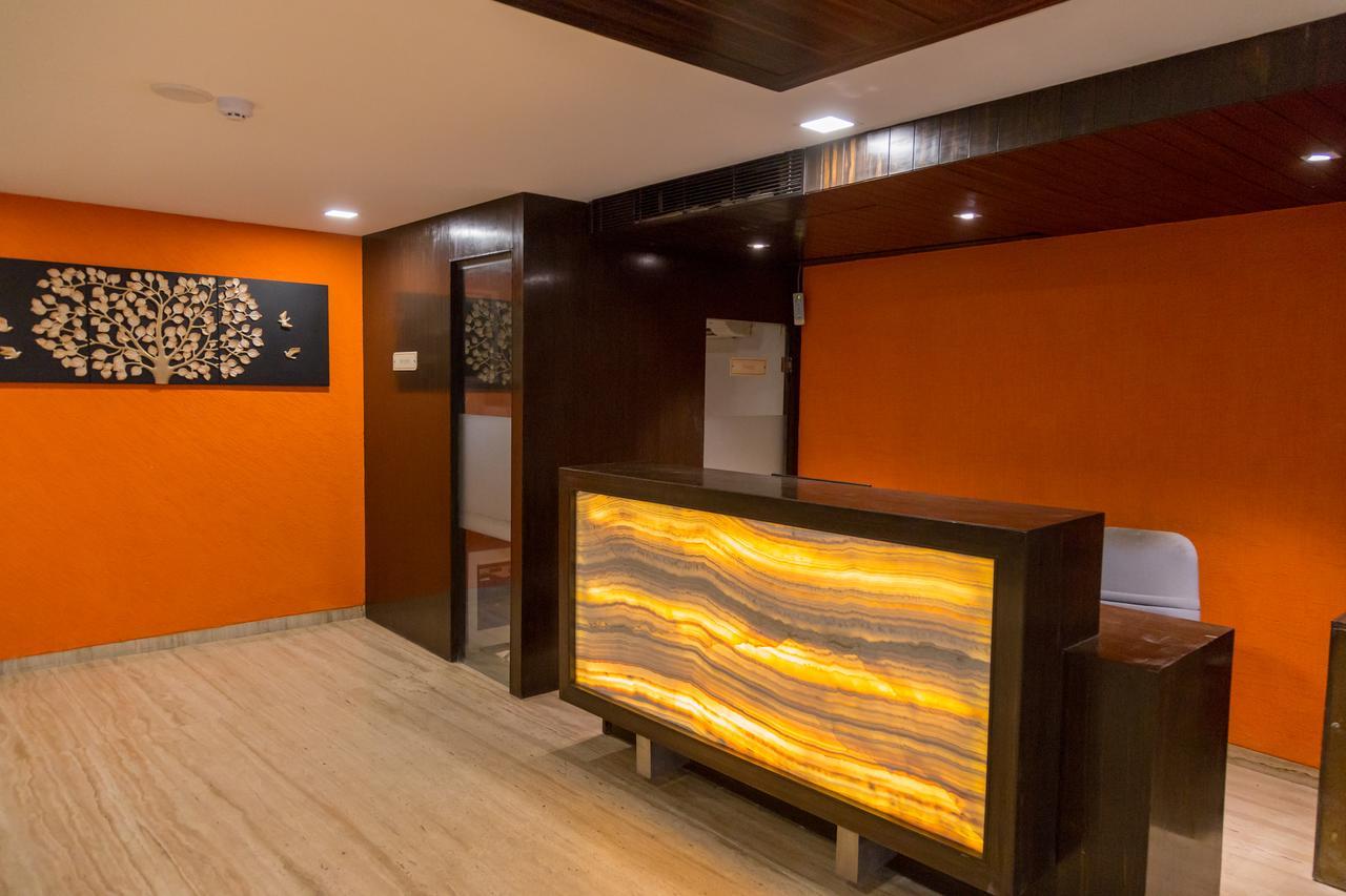 Ahmedabad, Satellite Hotel Bagian luar foto