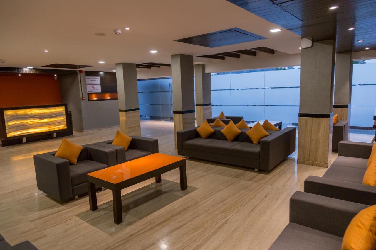 Ahmedabad, Satellite Hotel Bagian luar foto