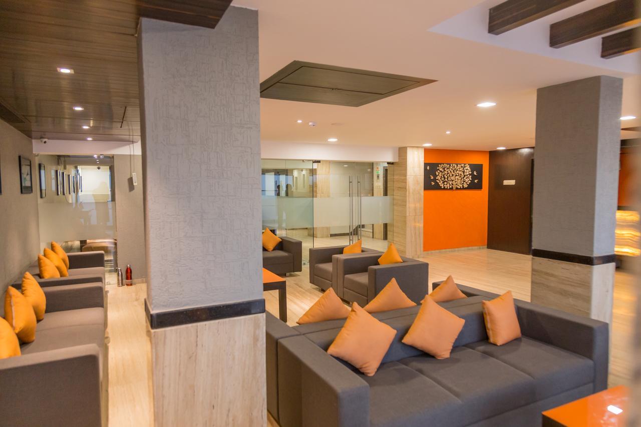 Ahmedabad, Satellite Hotel Bagian luar foto