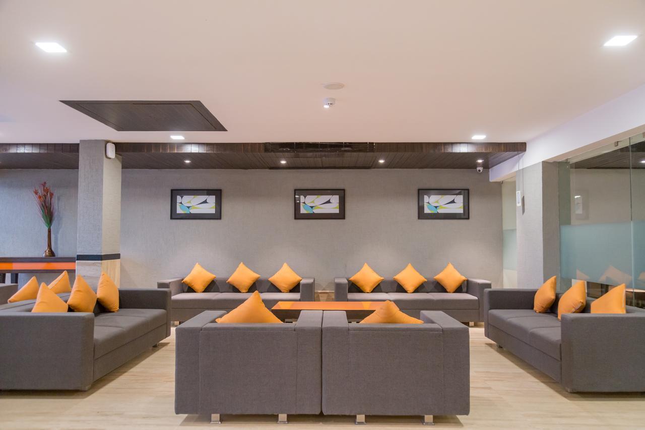 Ahmedabad, Satellite Hotel Bagian luar foto